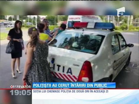 Polițiști fără forță. Au cerut ajutorul martorilor ca să poată imobiliza un bărbat nervos