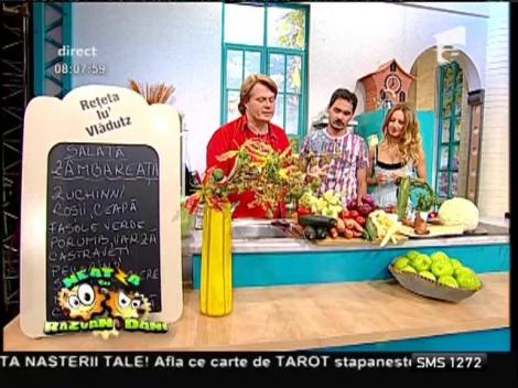 Mănâncă sănătos! Salată zâmbăreaţă, un preparat cu multe legume şi oregano