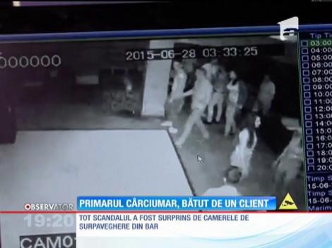 Singurul primarul cârciumar, bătut de un client