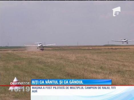 O maşină, un elicopter şi două avioane s-au luat la întrecere pe un câmp din Tuzla! Afla aici cine a câștigat cursa