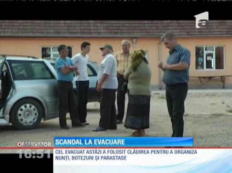 Evacuare cu ajutorul jandarmilor. Executorului judecătoresc, primit cu scandalul