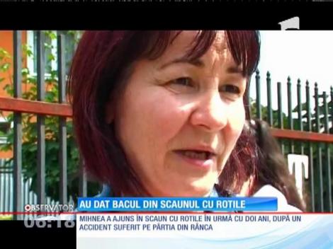 Doi adolescenţi au dat bacalaureatul în scaune cu rotile