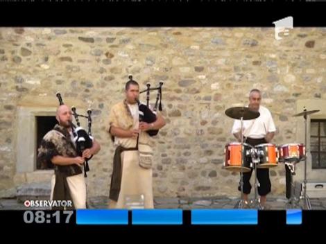 Sărbătoare la Cetatea Neamţului. Zeci de cavaleri şi domniţe ies în întâmpinarea turiştilor