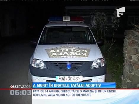 O copilă de 14 ani a murit în condiţii suspecte. Prietenii fetei cred că a decedat din cauza căldurii