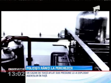 Polițiști răniți în timpul unor percheziţii la un depozit ilegal de alcool. Un cazan cu țuică a explodat în fața agenților!