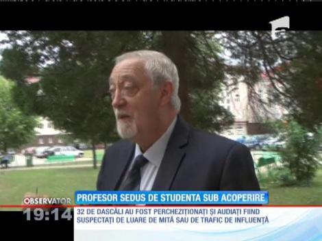 Profesor sedus de o studentă sub acoperire