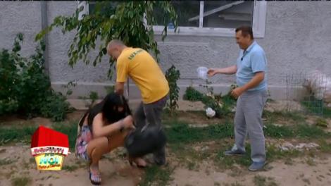 Ce face Andreea Tonciu când găsește o șopârlă în geantă! Toți s-au tăvălit pe jos de râs!