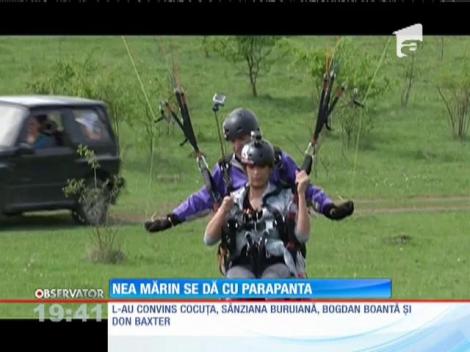 Nea Mărin se dă cu parapanta