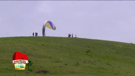 Poftiți pe la noi! Severul Nea Mărin s-a lăsat pradă senzațiilor tari și a sărit cu parapanta: „Dacă nu te dai, nu ești bărbat"