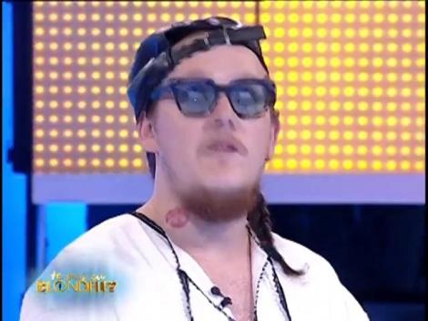 Te pui cu blondele? What's cine? "Taxi, du-mă unde vrei", dar arată-mi buletinul! Noi am aflat cum îl cheamă pe What's Up