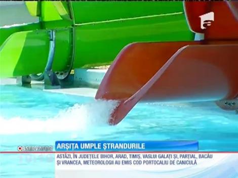 Canicula umple ștrandurile