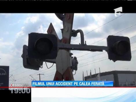 Mașină, lovită de un tren accelerat