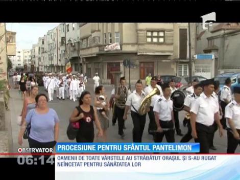Procesiune pe străzile din Constanţa, pentru Sfântul Pantelimon
