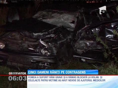 O dubă a ajuns pe contrasens şi a spulberat un autoturism