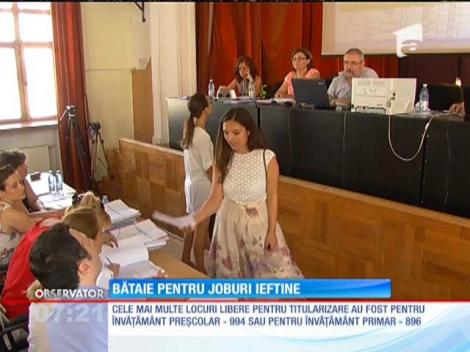 Profesorii s-au bătut pe o listă scurtă de locuri în sistemul de învăţământ