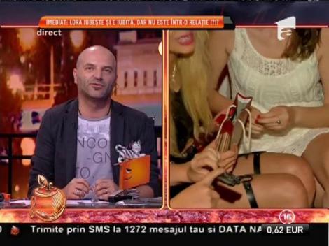 Lora iubeşte şi e iubită, dar nu este într-o relaţie!