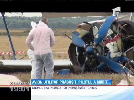 Un avion utilitar s-a prăbuşit pe un câmp din Brăila