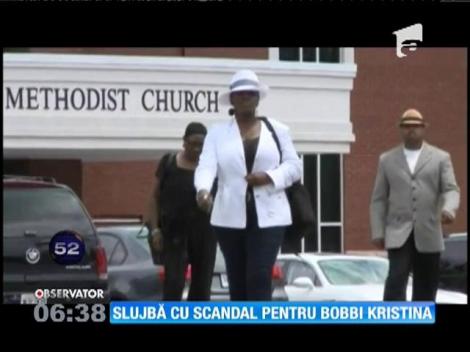 Ceremonia funerară a lui Bobbi Kristina a fost prilej de scandal pentru rude