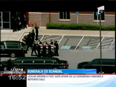 Scandal lângă sicriul fiicei lui Whitney Houston