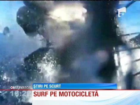 Un austriac face surf pe motocicletă