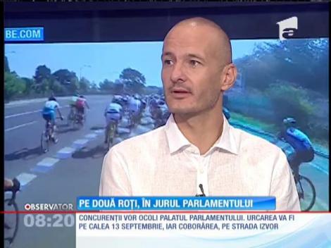 Pe două roţi, în jurul Palatului Parlamentului