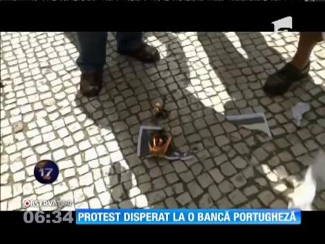 Protest disperat la o banca portugheză