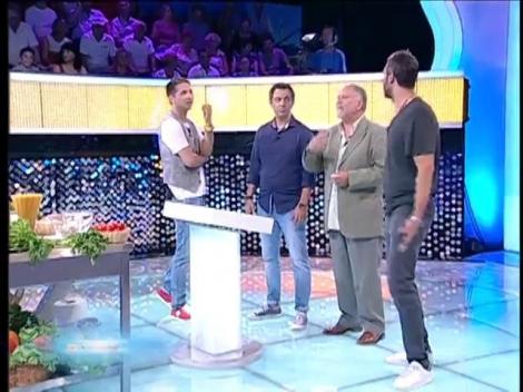 Economisește timp în bucătărie! Uite cum poți tăia mai multe roșii deodată