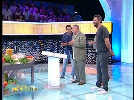 Rândul 3: Ce sos are ca ingredient principal busuiocul?