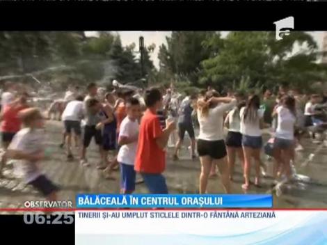 100 de tineri din Ploieşti au scăpat de caniculă într-un mod inedit