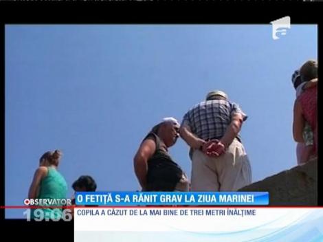 Update / Incident la Ziua Marinei Române. O adolescentă a căzut peste o balustradă şi s-a lovit la cap