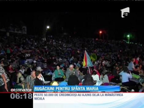 Mănăstirea Nicula, înconjurată de peste 50 de mii de credincioși
