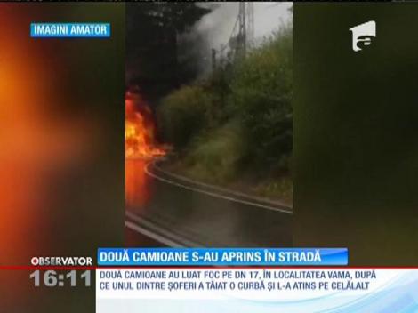 Două camioane au luat foc pe o şosea din Suceava