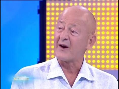 Rândul 1: În ce clădire celebră din Franţa se află "Camera oglinzilor", locul unde s-a semnat tratatul ce a dus la încheierea primului război mondial?