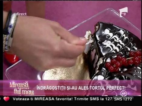 Îndrăgostiții și-au ales tortul perfect pentru nuntă