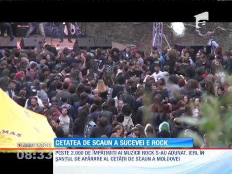 Peste 2.000 de rockeri puşi pe distracţie la festivalul "Bucovina Rock Castle"