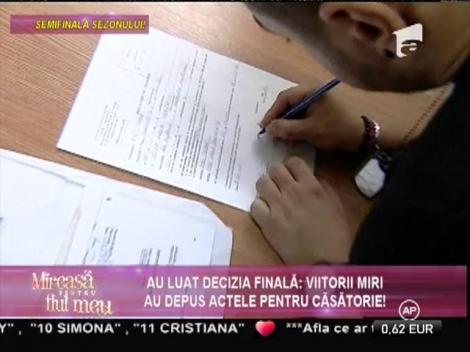 Viitorii miri și-au ales verighetele și au depus actele pentru căsătorie. Urmează nunta!