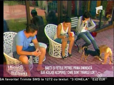 Băieţii şi fetele petrec prima dimineaţă sub acelaşi acoperiş