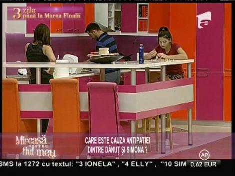 Ionela, Simona şi Dănuţ se tachinează în timpul liber!