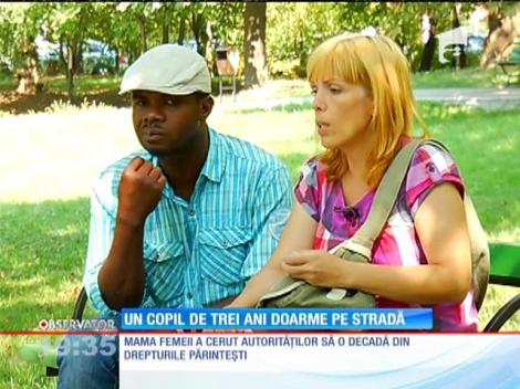 Un copil de 3 ani doarme pe stradă pentru că tatăl lui este de culoare!