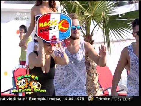 Provocare inedită la Neatza! Jo, fosta concurentă de la "X Factor", în mijlocului unei bătăi cu baloane de apă!