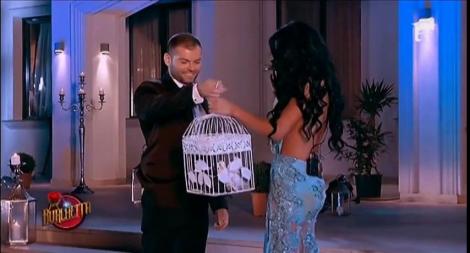 Daniela Crudu primeşte doi porumbei