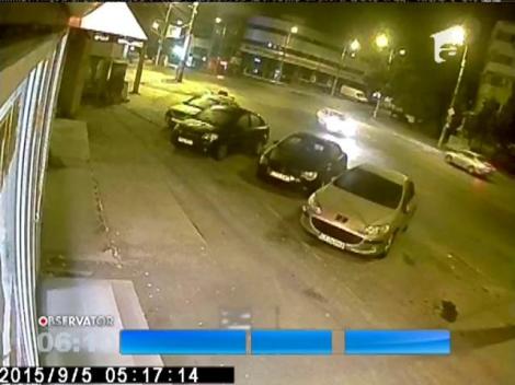 A lovit o mașină și a fugit de la locul accidentului