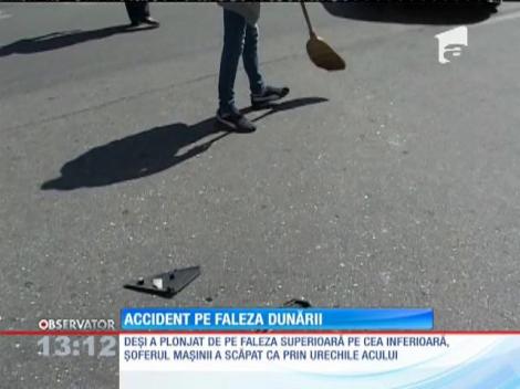 O maşină de teren a plonjat de pe faleza superioară a Dunări, pe cea inferioară