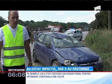 Răniţi grav la intrarea în Tulcea, după ce s-au răsturnat cu maşina