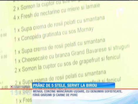 Chiar dacă mâncaţi la birou şi comandaţi mâncarea, puteţi avea parte de un prânz ca în marile restaurante