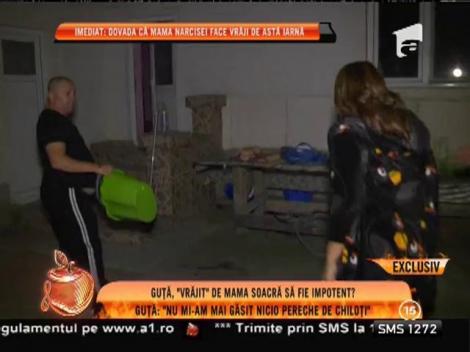 Nicolae Guţă, vrăjit să rămână impotent! Ca să aiba efect descântecele, mama Narcisei i-a ars chiloții manelistului!