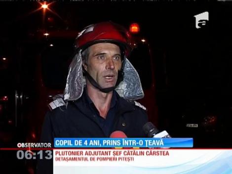 Un copil de 4 ani a rămas prins într-o ţeavă de scurgere a unui izvor public