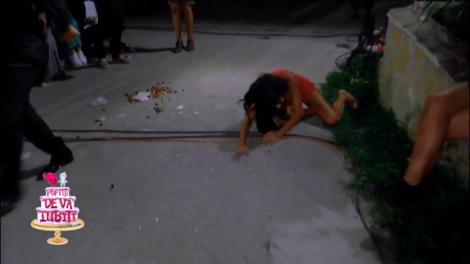 Căzătură EPICĂ! Daniela Crudu, probleme de echilibru pe scări: "Trebuie să intru în reparaţii"