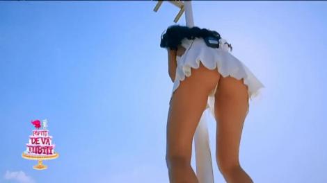 Daniela Crudu a făcut din nou senzație! Într-o rochie minusculă, "Burlăcița" s-a apucat să danseze la bară