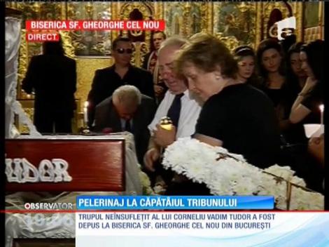Pelerinaj la căpătâiul lui Corneliu Vadim Tudor